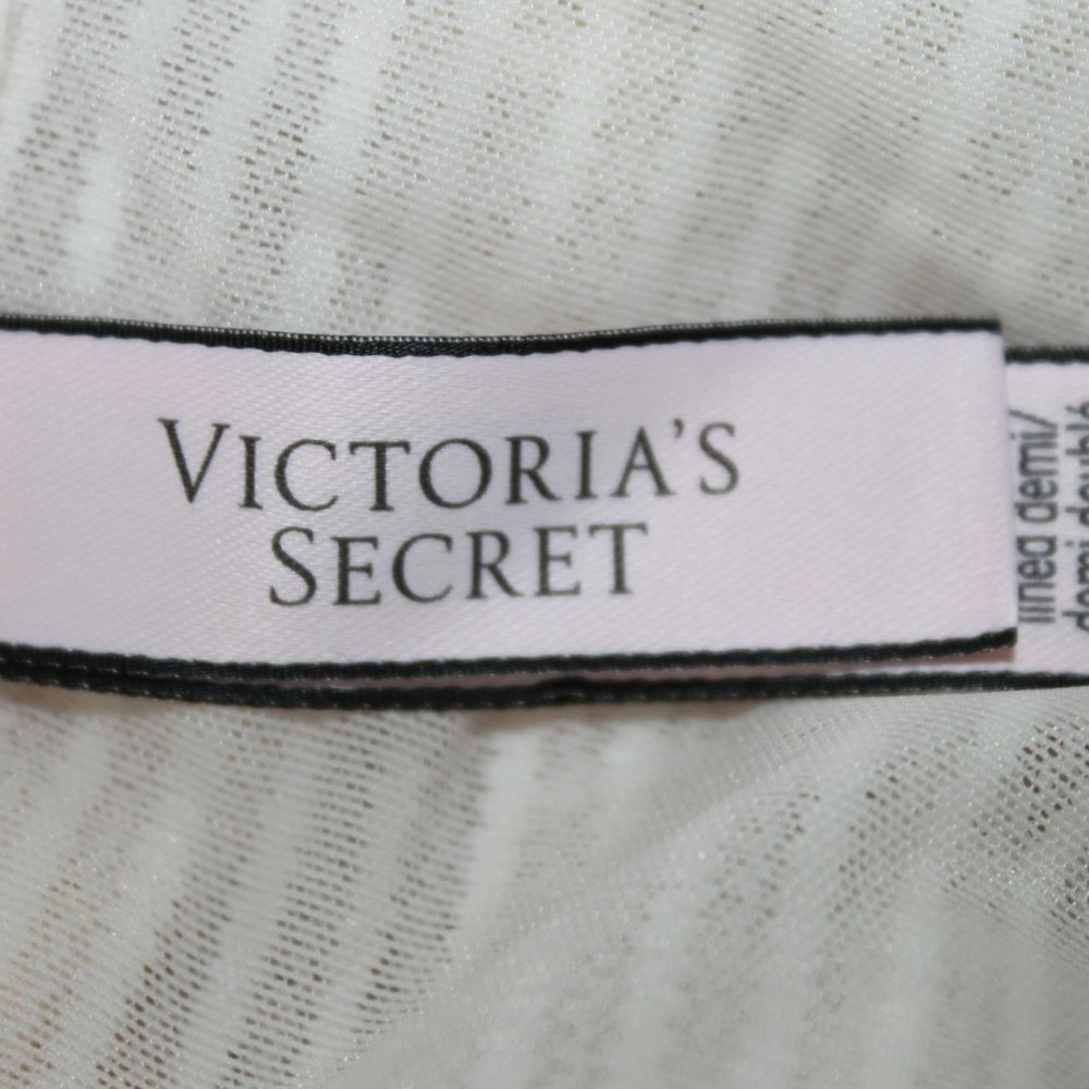Victoria's Secret Women's 36D Bra - Picture 5 of 8